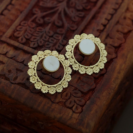 Golden Sanvi Carved Earring